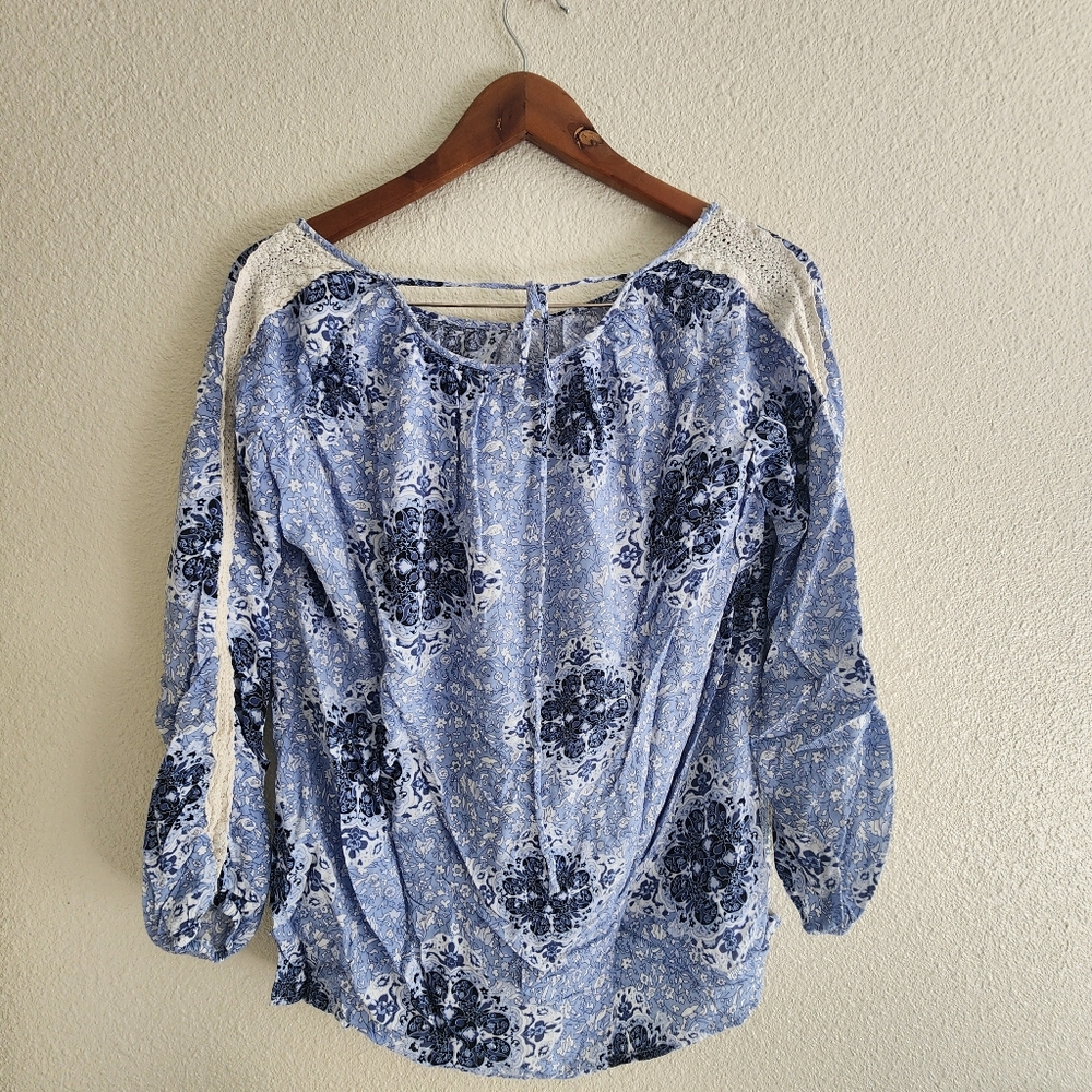 Chelsea & Theodore Embroidered Round Neck Top MEDIUM - Picture 4 of 8